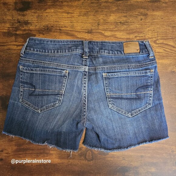 American Eagle Jeans Sz 2 Cut Off Shorts Low Rise Medium Dark Wash Stretch Denim - Picture 2 of 11